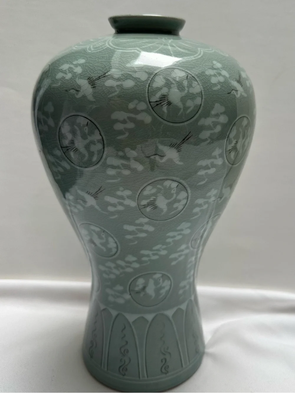 LARGE ANTIQUE KOREAN CELADON PORCELAIN VASE A THOUSAND CRANES 12.5